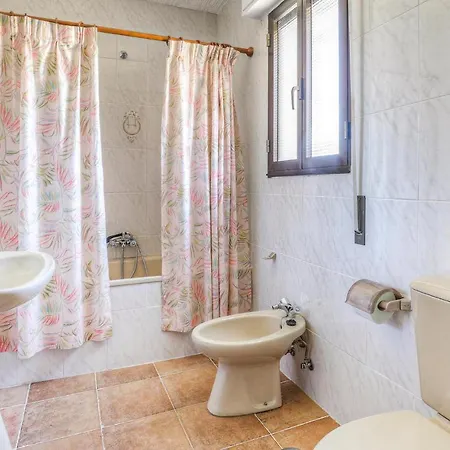Awesome In With Wifi And 3 Bedrooms Feriehus Navarredonda de Gredos