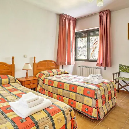 Awesome In With Wifi And 3 Bedrooms Feriehus Navarredonda de Gredos