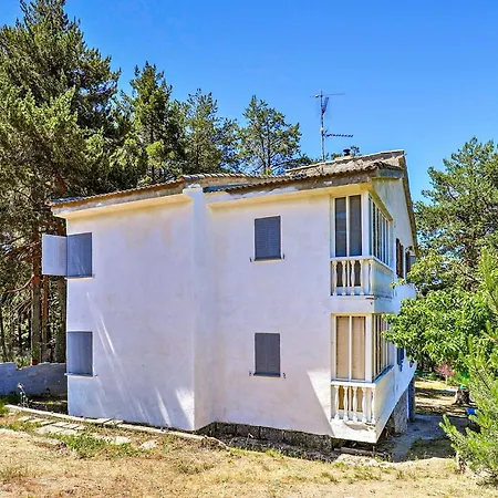 Feriehus Awesome In With Wifi And 3 Bedrooms Navarredonda de Gredos
